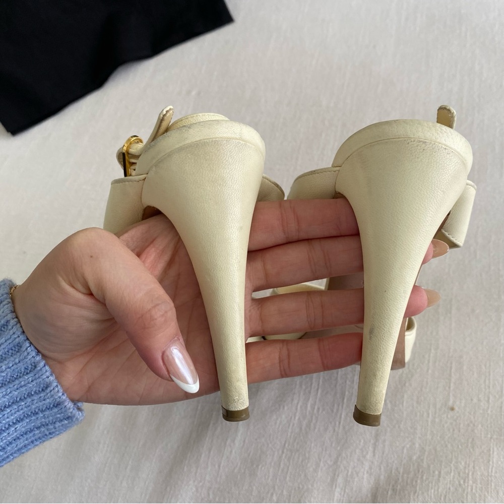 CHANEL Cream Peep-Toe Heels with Gold Chain - Picture 7 of 16